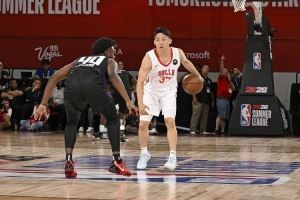 🤔孔祥宇：河村勇辉虐菜还是虐得明白的 他有机会争取双向合同