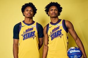 😂阿门旁边是奥萨尔！汤普森兄弟成为最新一期Slam杂志封面人物