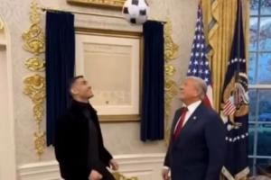 太抽象了🤣特朗普放出与C罗踢球AI生成视频:他既聪明又酷